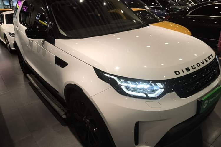 Used Land Rover Discovery 2018 2.0T Special Edition Front Right 45 Deg