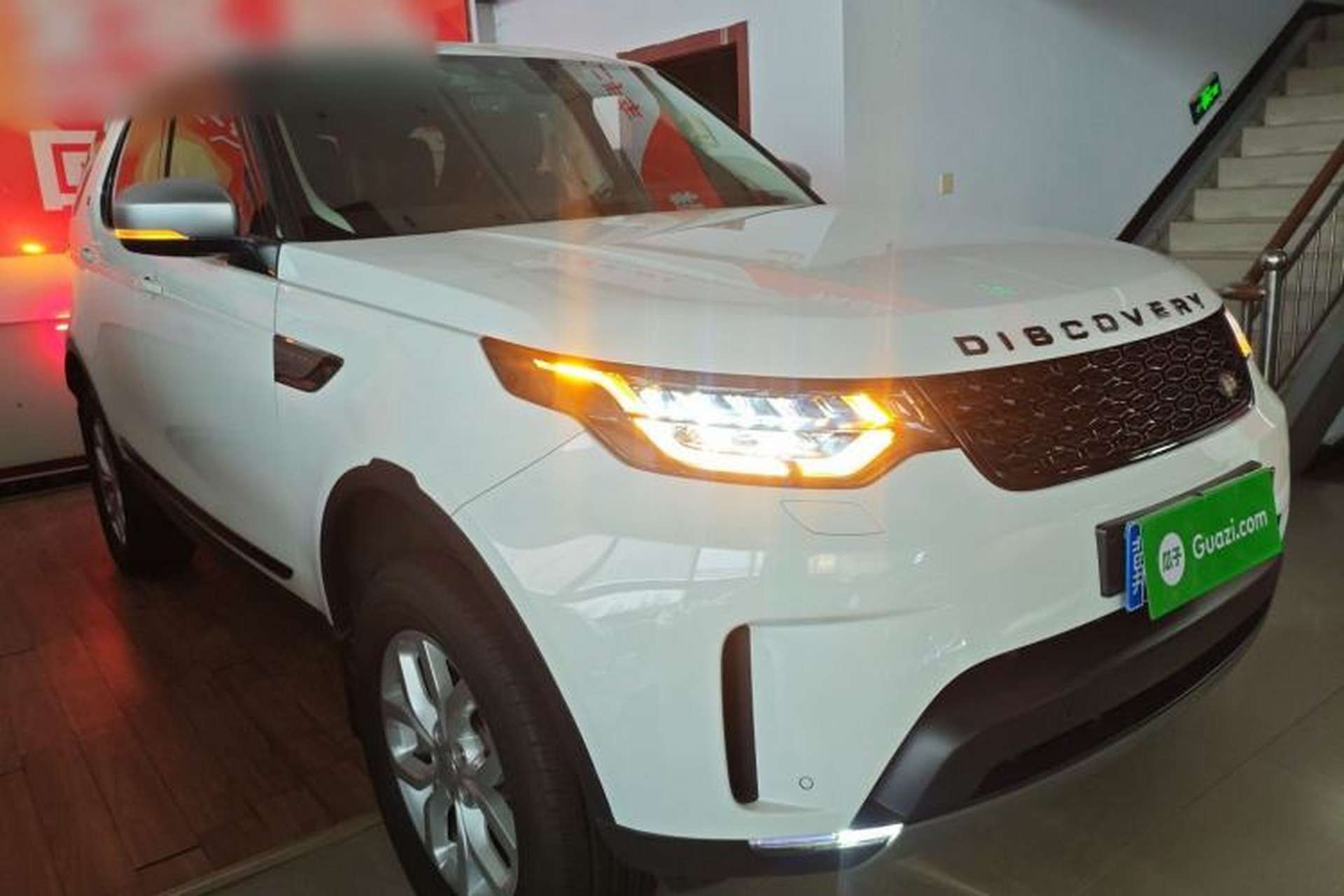 Used Land Rover Discovery 2018 5th Generation 2.0T SE Front Right 45 Deg
