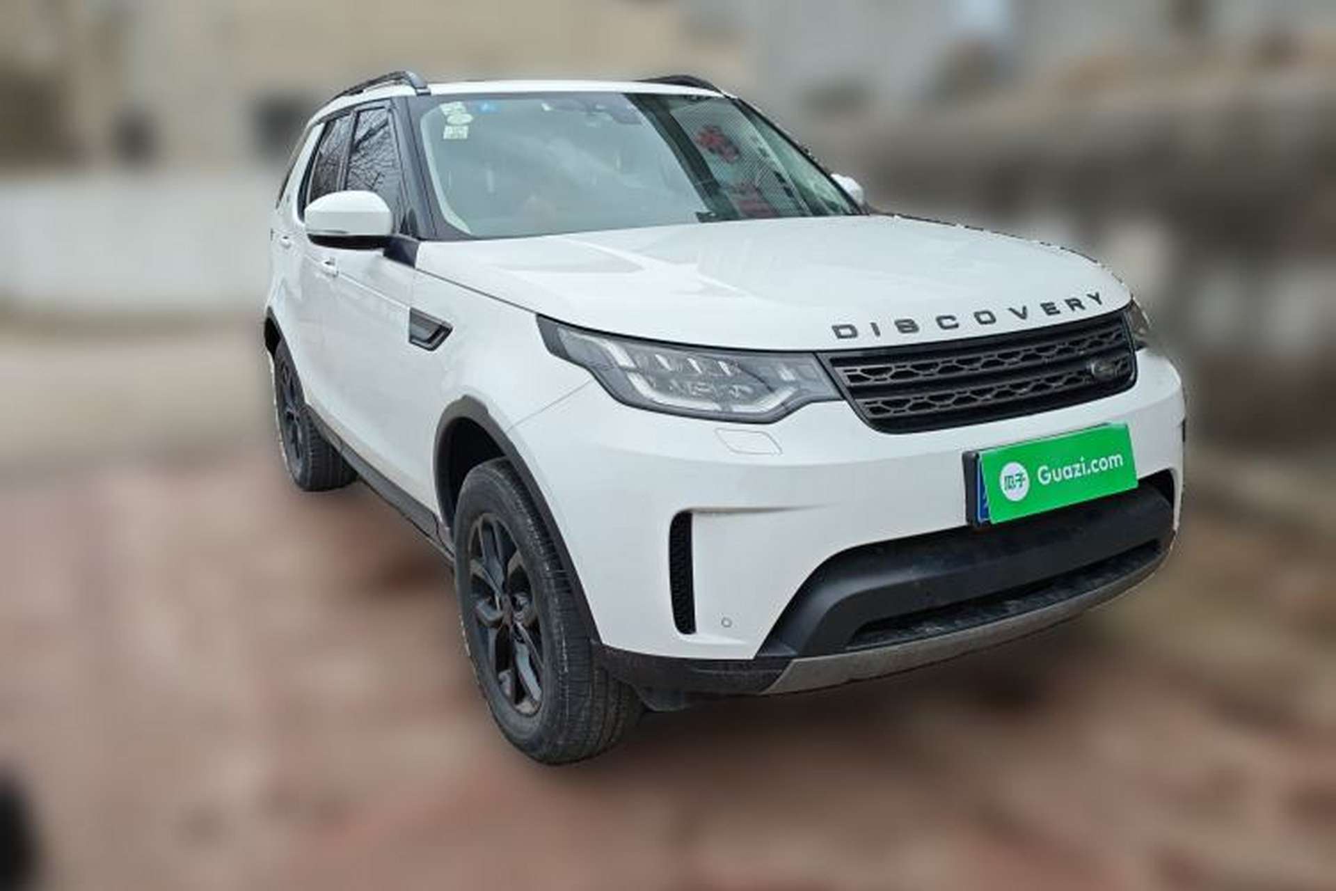 Used Land Rover Discovery 2018 3.0 SC V6 SE Front Right 45 Deg