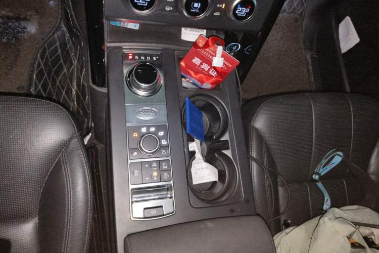 Used Land Rover Discovery 2018 3.0 SC V6 SE Gear Lever