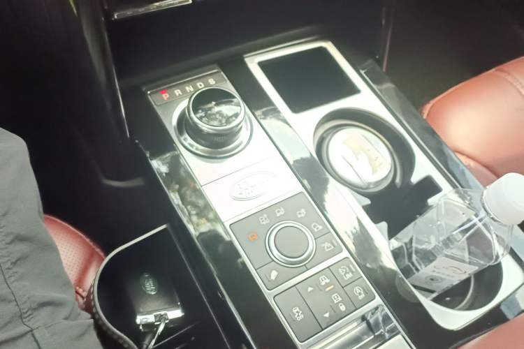 Used Land Rover Discovery 2018 3.0 SC V6 SE Gear Lever