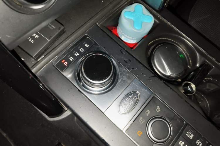 Used Land Rover Discovery 2018 2.0T SE Gear Lever
