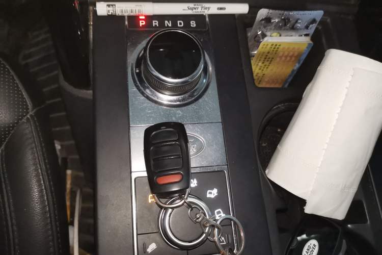 Used Land Rover Discovery 2018 3.0 SC V6 SE Gear Lever