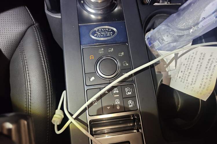 Used Land Rover Discovery 2018 3.0 SC V6 SE Gear Lever