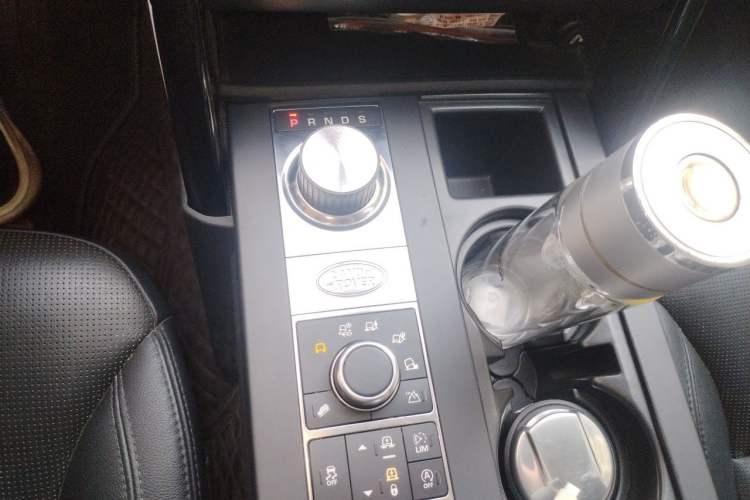 Used Land Rover Discovery 2018 3.0 SC V6 SE Gear Lever