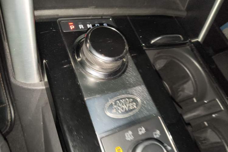 Used Land Rover Discovery 2018 3.0 SC V6 HSE Gear Lever