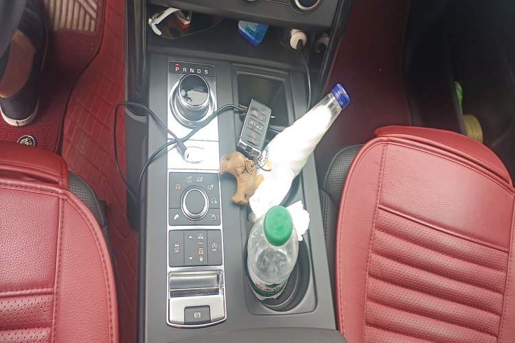 Used Land Rover Discovery 2018 3.0 SC V6 SE Gear Lever