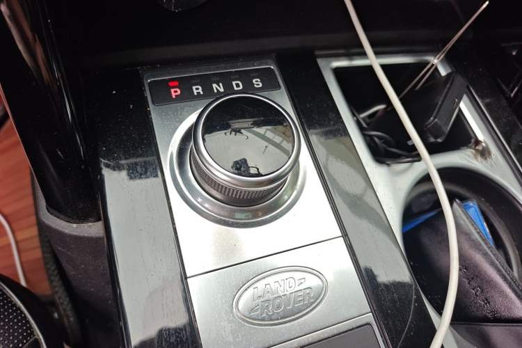 Used Land Rover Discovery 2018 2.0T SE Gear Lever