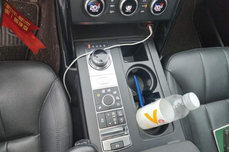 Used Land Rover Discovery 2018 3.0 SC V6 SE Gear Lever