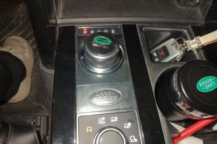 Used Land Rover Discovery 2018 3.0 SC V6 SE Gear Lever