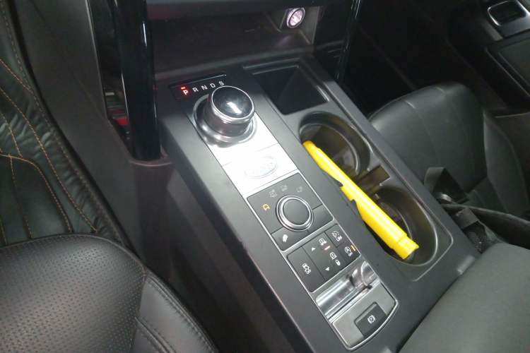 Used Land Rover Discovery 2018 2.0T SE Gear Lever