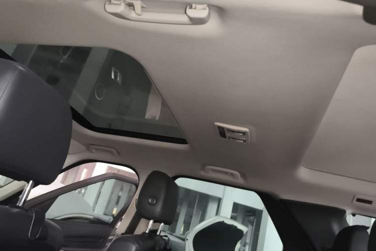 Used Land Rover Discovery 2018 2.0T SE Headliner