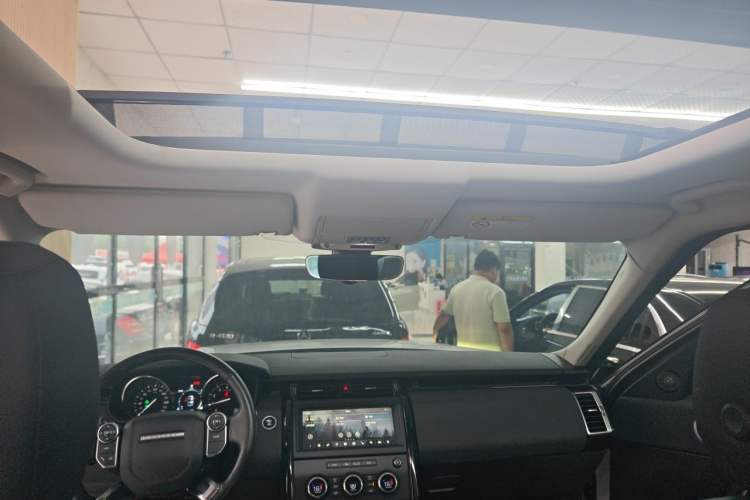 Used Land Rover Discovery 2018 2.0T SE Headliner