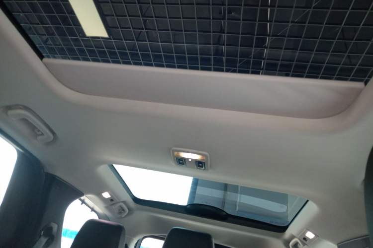 Used Land Rover Discovery 2018 2.0T SE Headliner