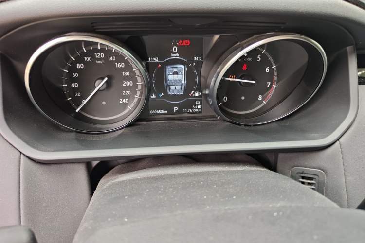 Used Land Rover Discovery 2018 2.0T SE Instrument Cluster