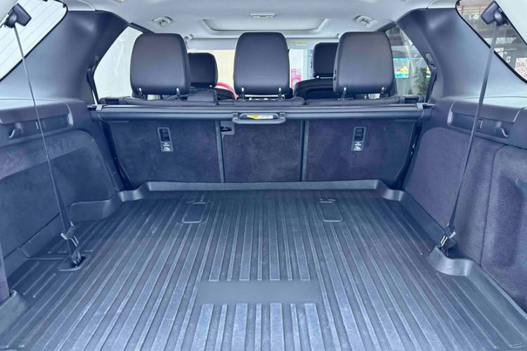 Used Land Rover Discovery 2018 3.0 SC V6 SE Interior 1