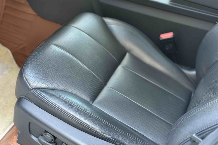 Used Land Rover Discovery 2018 3.0 SC V6 SE Interior 11