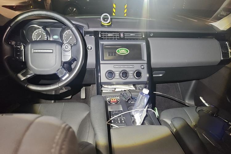 Used Land Rover Discovery 2018 3.0 SC V6 SE Interior 2
