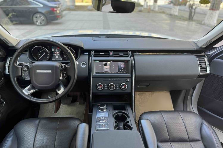Used Land Rover Discovery 2018 3.0 SC V6 SE Interior 2