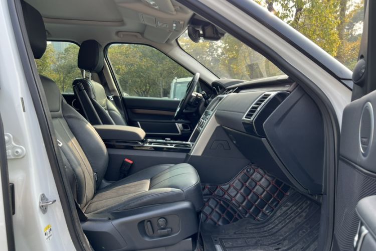 Used Land Rover Discovery 2018 5th Generation 2.0T SE Interior 3