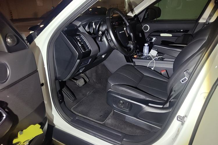 Used Land Rover Discovery 2018 3.0 SC V6 SE Interior 3