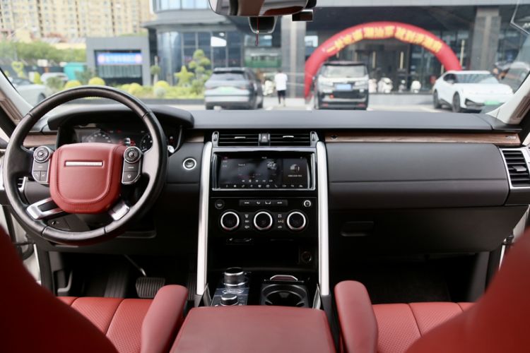 Used Land Rover Discovery 2018 3.0 SC V6 HSE Interior 4
