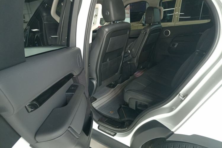 Used Land Rover Discovery 2018 2.0T SE Interior 4