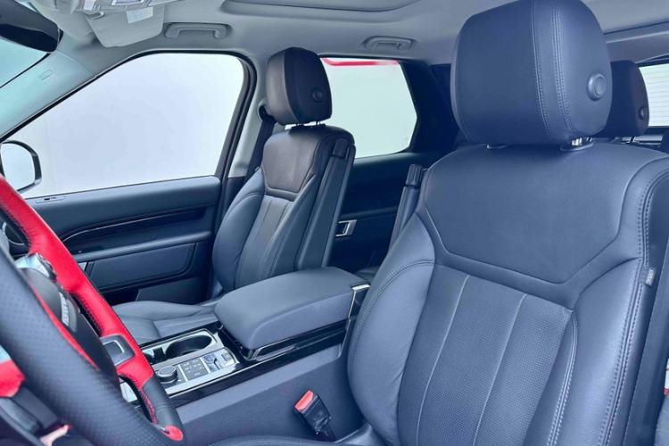 Used Land Rover Discovery 2018 3.0 SC V6 SE Interior 5