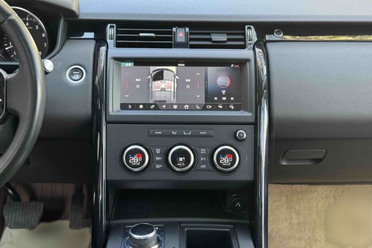 Used Land Rover Discovery 2018 3.0 SC V6 SE Interior 5
