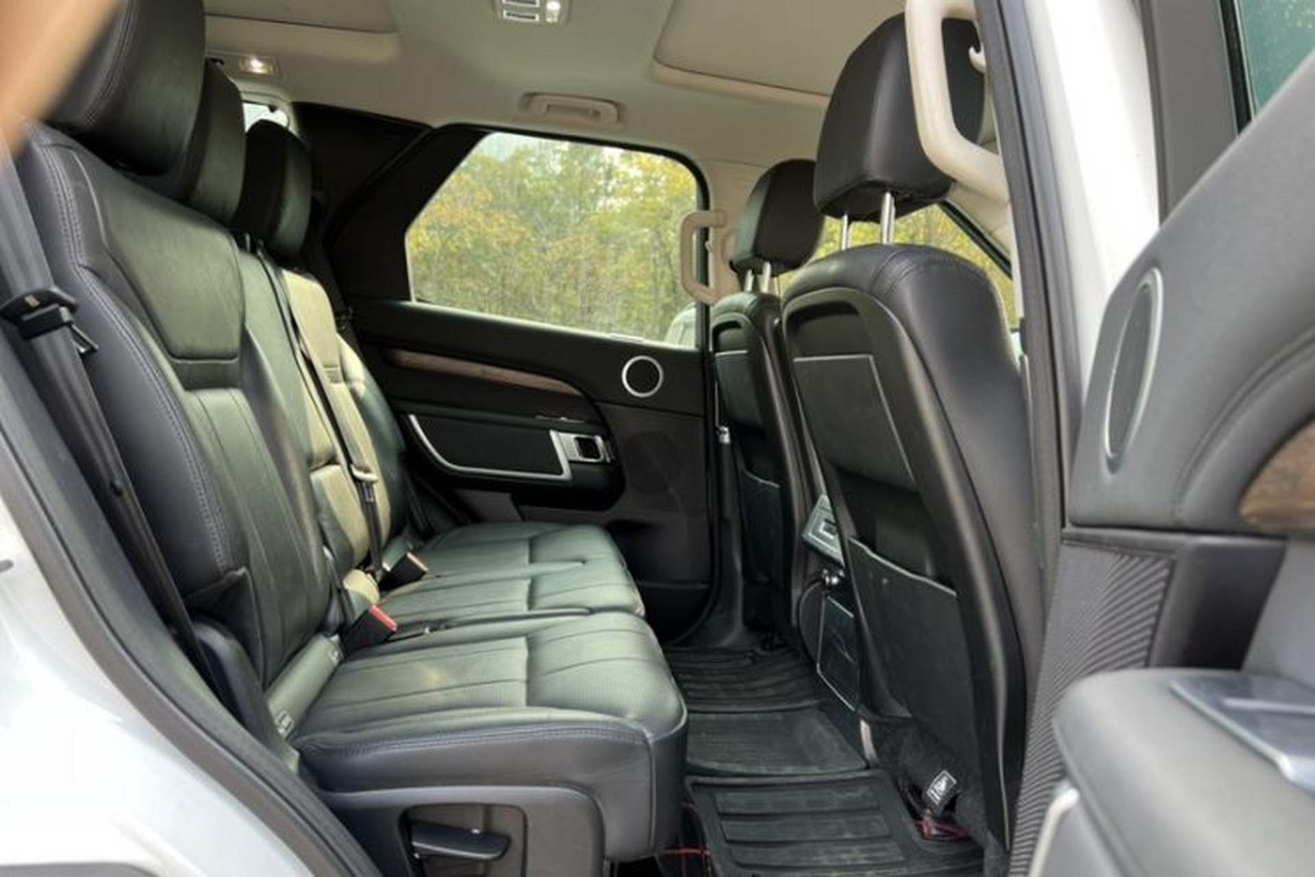 Used Land Rover Discovery 2018 5th Generation 2.0T SE Interior 6