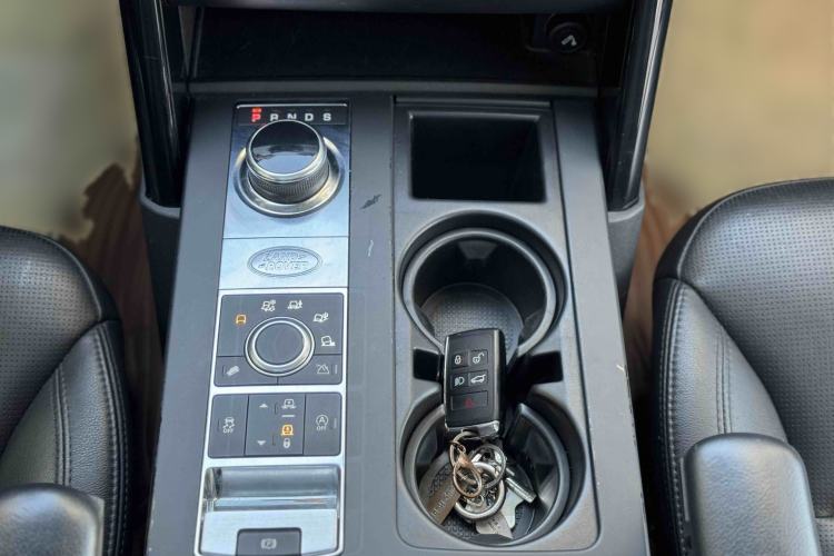 Used Land Rover Discovery 2018 3.0 SC V6 SE Interior 6