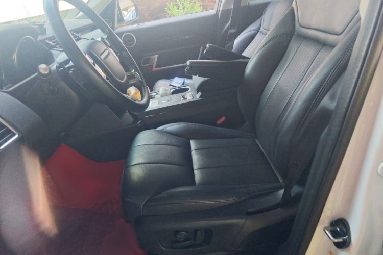Used Land Rover Discovery 2018 2.0T SE Left Front Seat