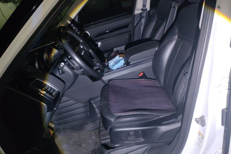 Used Land Rover Discovery 2018 3.0 SC V6 SE Left Front Seat