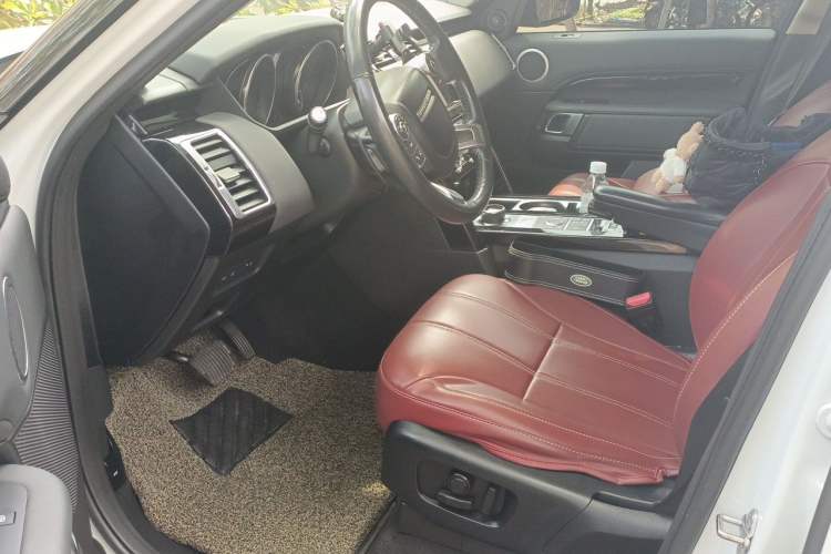 Used Land Rover Discovery 2018 3.0 SC V6 SE Left Front Seat