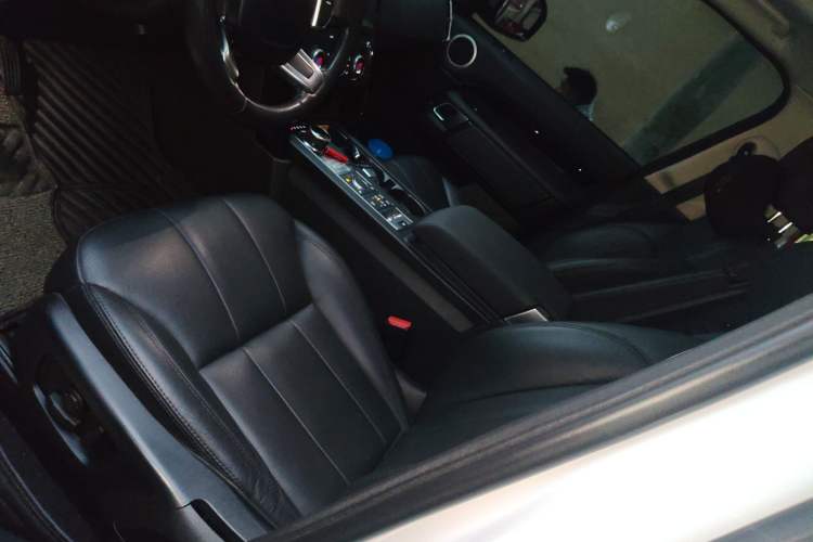 Used Land Rover Discovery 2018 3.0 SC V6 SE Left Front Seat
