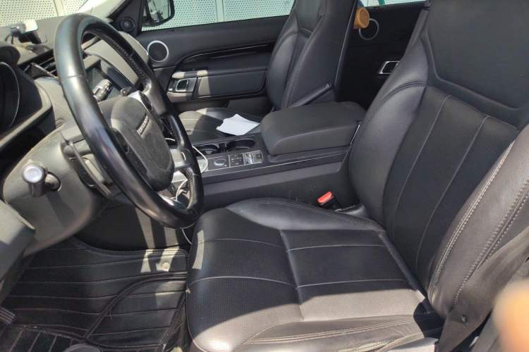 Used Land Rover Discovery 2018 2.0T SE Left Front Seat