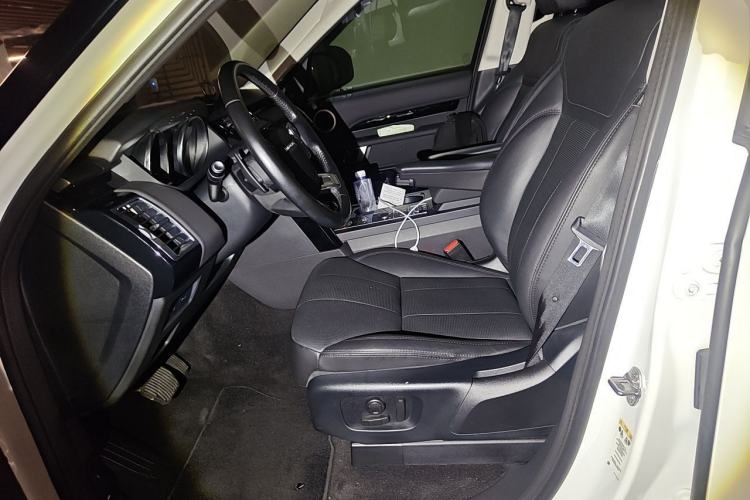 Used Land Rover Discovery 2018 3.0 SC V6 SE Left Front Seat