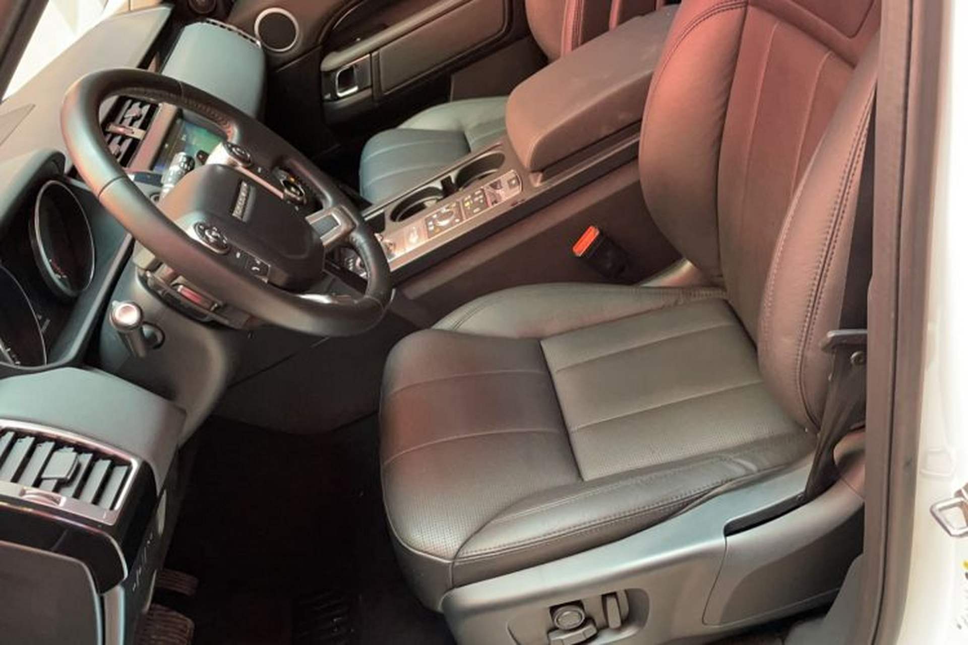 Used Land Rover Discovery 2018 3.0 SC V6 SE Left Front Seat
