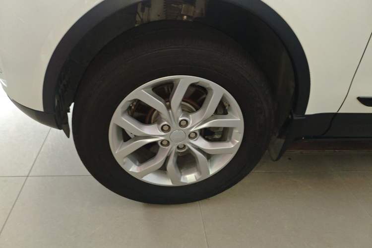 Used Land Rover Discovery 2018 5th Generation 2.0T SE Left Front Wheel Hub