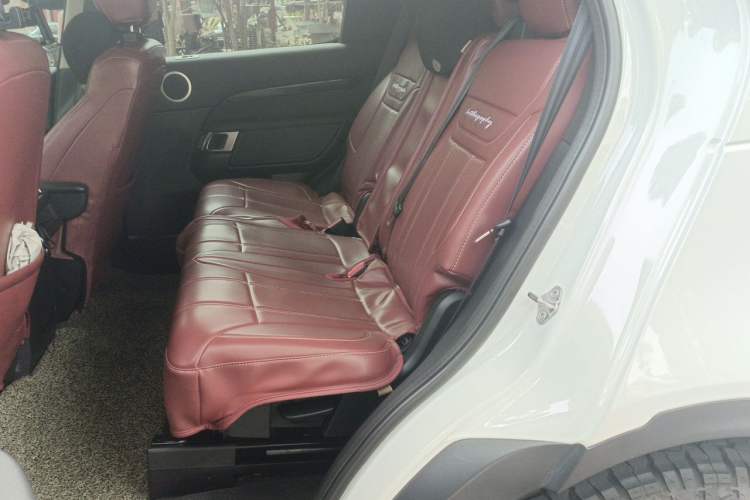 Used Land Rover Discovery 2018 3.0 SC V6 SE Left Rear Seat