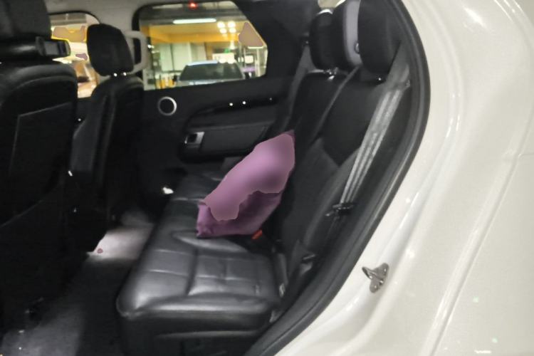 Used Land Rover Discovery 2018 2.0T SE Left Rear Seat