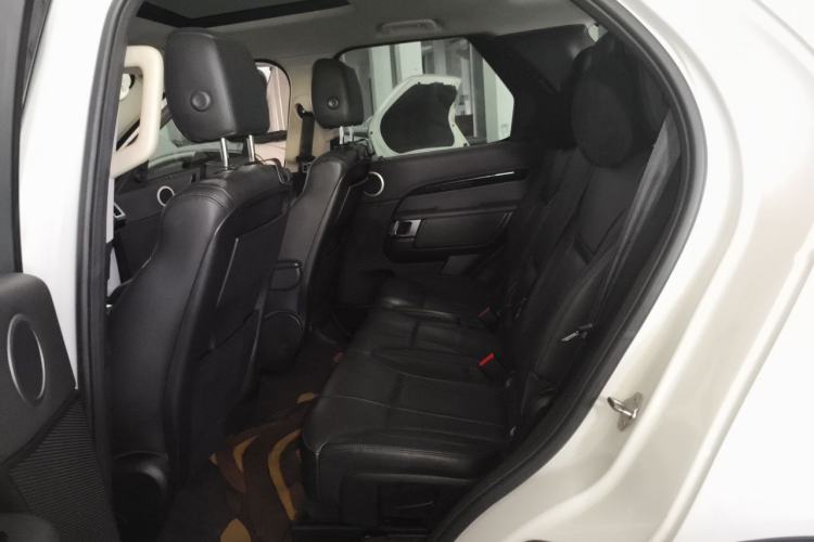 Used Land Rover Discovery 2018 2.0T SE Left Rear Seat