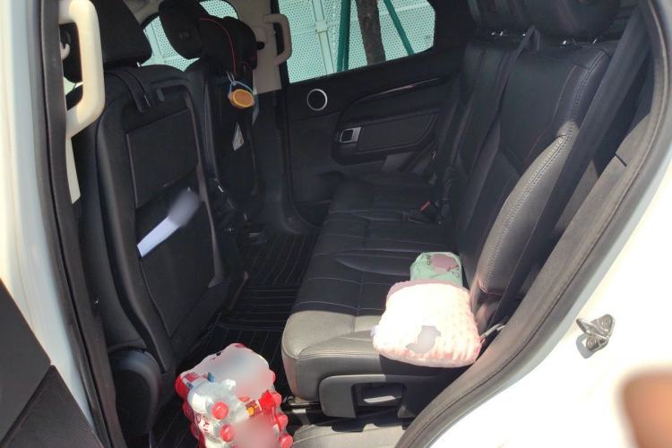 Used Land Rover Discovery 2018 2.0T SE Left Rear Seat