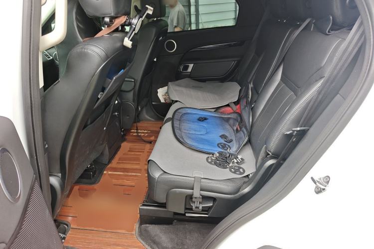 Used Land Rover Discovery 2018 2.0T SE Left Rear Seat