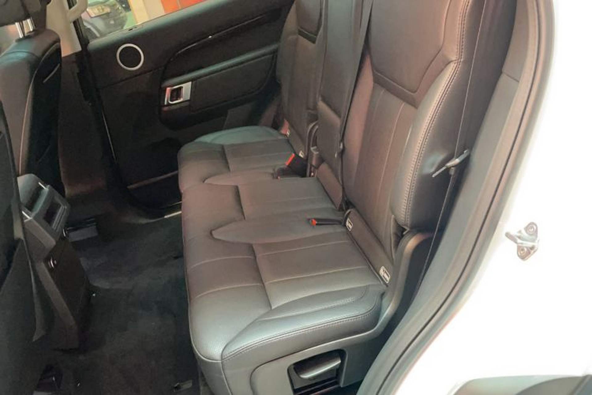 Used Land Rover Discovery 2018 3.0 SC V6 SE Left Rear Seat