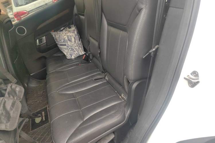 Used Land Rover Discovery 2018 3.0 SC V6 HSE Left Rear Seat
