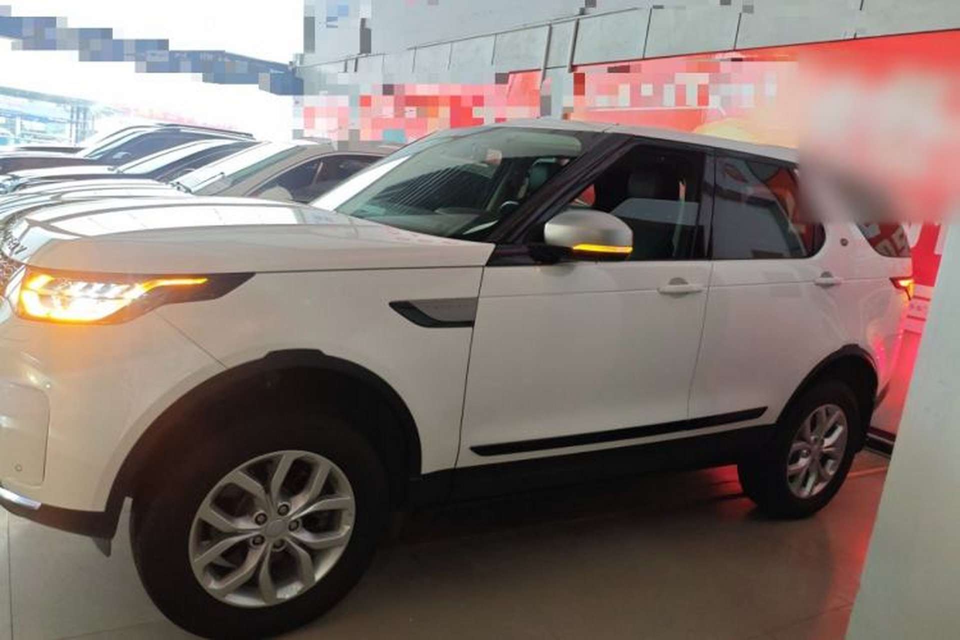 Used Land Rover Discovery 2018 5th Generation 2.0T SE Left Side