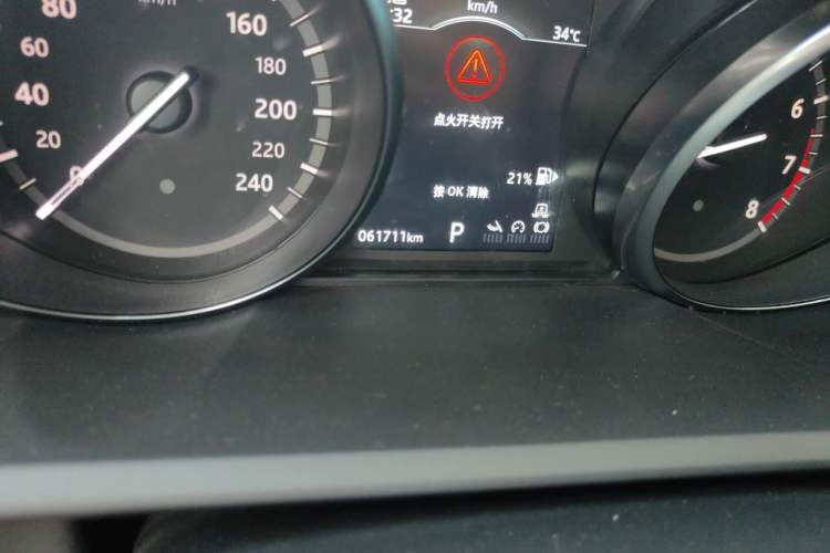 Used Land Rover Discovery 2018 3.0 SC V6 SE Odometer Close Up