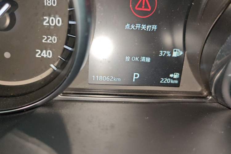 Used Land Rover Discovery 2018 3.0 SC V6 SE Odometer Close Up