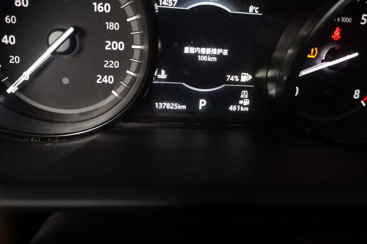 Used Land Rover Discovery 2018 3.0 SC V6 SE Odometer Close Up